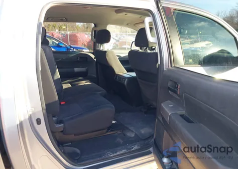 2013 Toyota Tundra Grade 5.7L V8 z USA, uszkodzony, nr VIN 5TFDW5F17DX294071